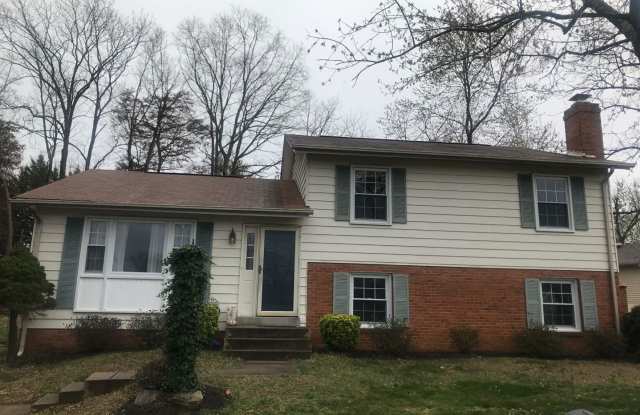 2403 SAGAMORE COURT - 2403 Sagamore Court, Lake Ridge, VA 22192