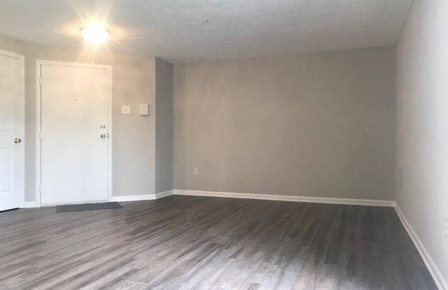 200 OAK LEAF CIR #L Gallery 4