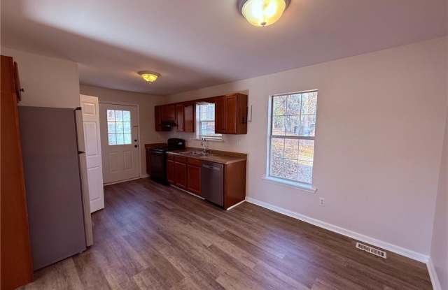 4825 Red Oak Drive Gallery 3