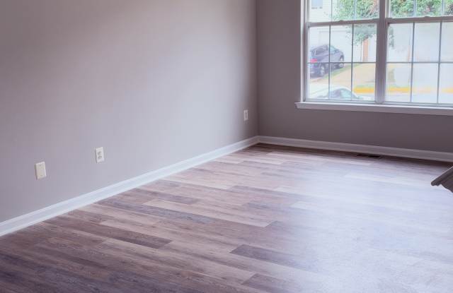 45516 Lakemont Square Gallery 2