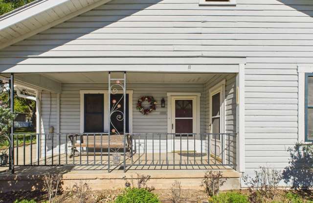 Quiet home in the central part of town - 206 North Edison Street, Fredericksburg, TX 78624