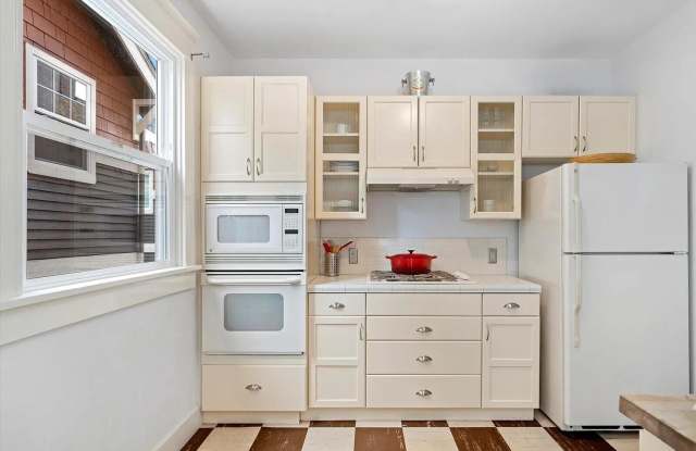 521 16th Ave E - 521 16th Avenue East, Seattle, WA 98112