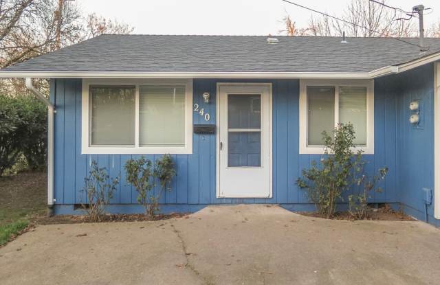 Updated 2 Bedroom Duplex in Salem Available June 2025*** photos photos