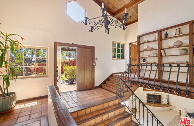 19805 Valley View Drive Gallery 1