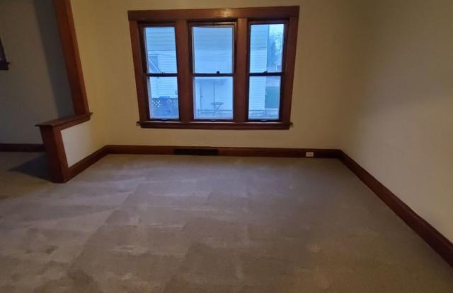 3 Bedroom 1.5 bathroom Single Family Gallery 4