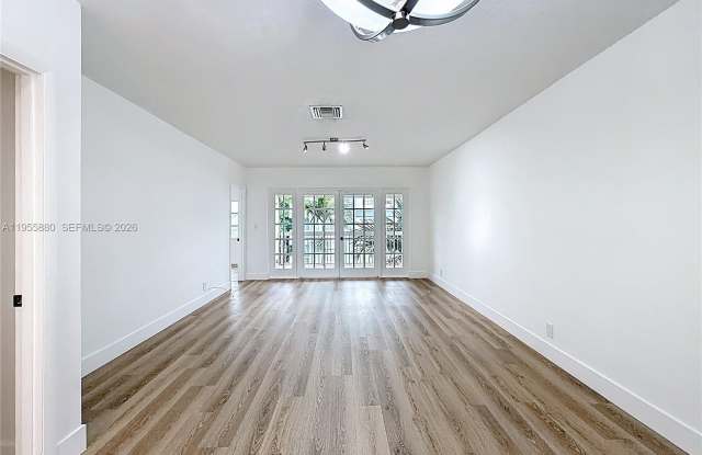 2424 SE 17th Cswy - 2424 Southeast 17th Street, Fort Lauderdale, FL 33316