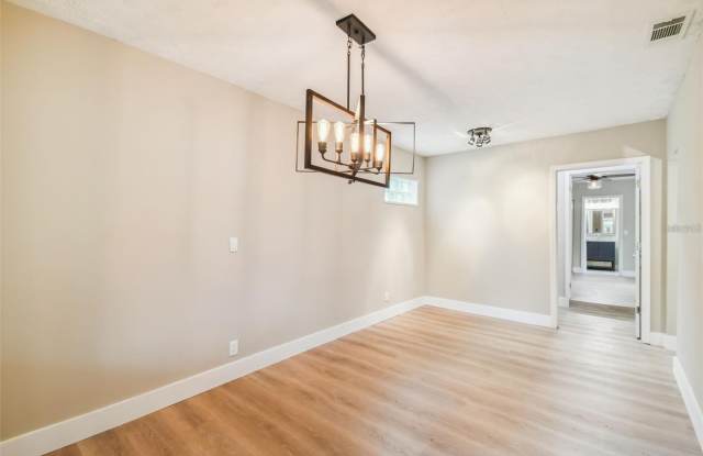 1717 W ELDRED Drive Gallery 4