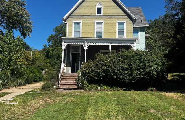 1420 W 37th Ave KCK 66103 photos photos