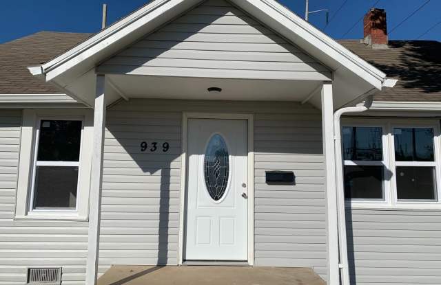 Recently remodeled 4 bedroom 2 Full bathroom Home photos photos