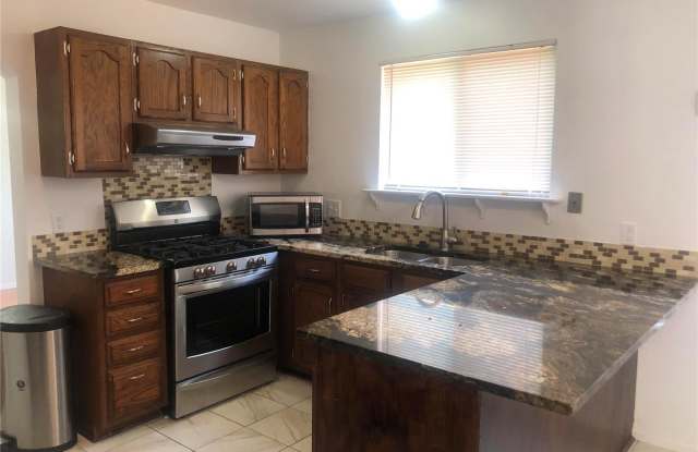 14328 River Oaks Court Gallery 3