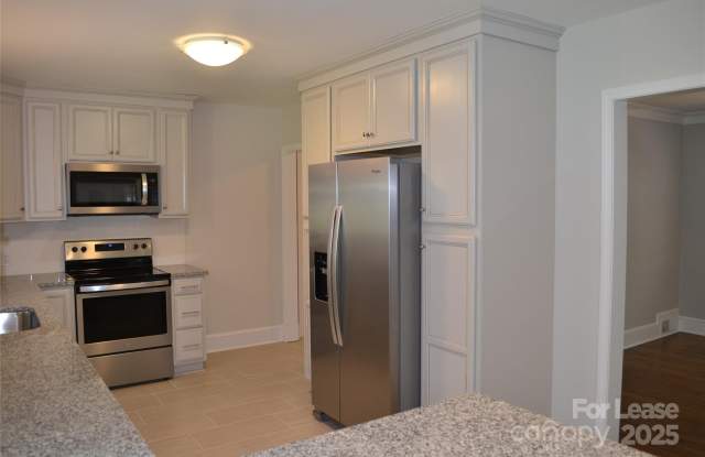3313 Woodwardia Drive Gallery 3