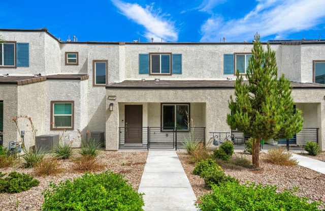 Stylish 3-Bedroom Townhome with Garage & Community Amenities! Gallery 1