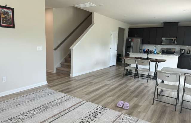 Room in 4 Bedroom Home at Bowman Rd photos photos