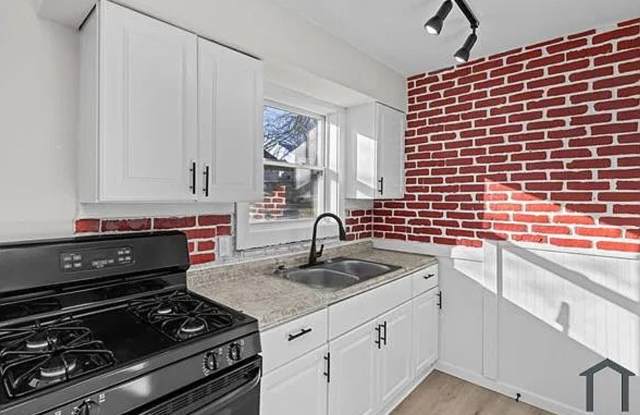 Charming 3 Bed, 1 Bath Home for Rent Gallery 1