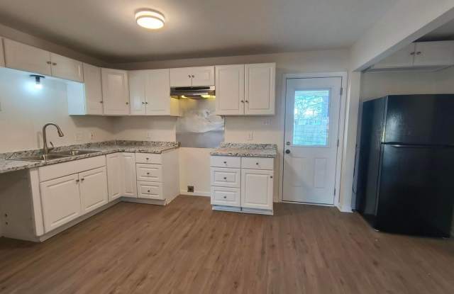 Cozy 3 bedroom, 1 bath home in Westland AVAILABLE NOW! - 2409 Coleman Street, San Angelo, TX 76901