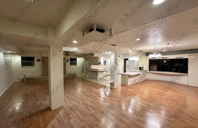 Spacious 3 bedroom, 2 bathroom Home. PET FRIENDLY! Gallery 4