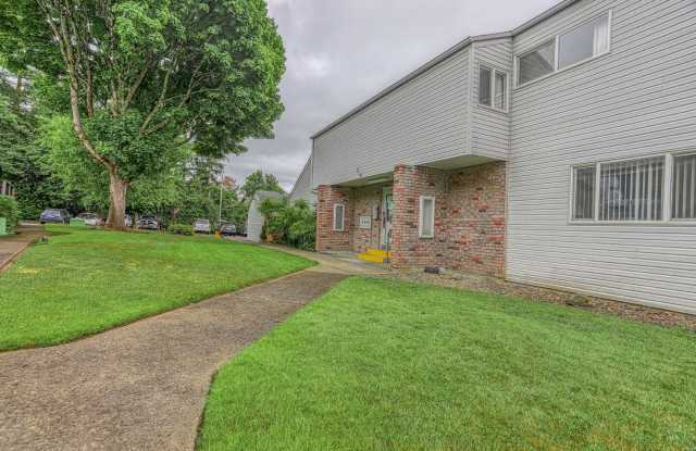 Prime Patio, Air Conditioning, Pool Access & Garage Space - Gated Community Gallery 3