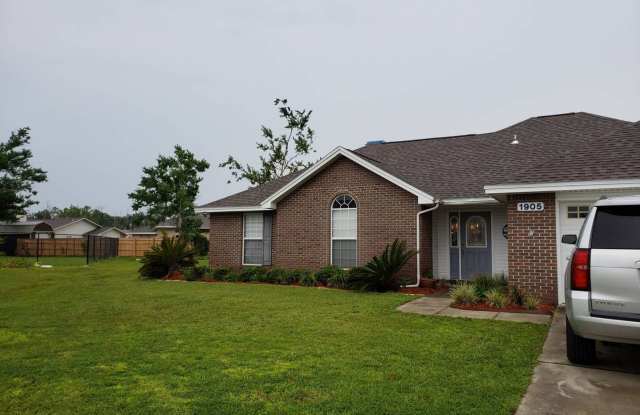 Spacious Home on a No-Outlet Street in Quiet Lynn Haven Neighborhood! *1/2 OFF 1st Month's Rent!!* + *1/2 OFF Security Deposit for AD Military!!* photos photos Spacious Home on a No-Outlet Street in Quiet Lynn Haven Neighborhood! *1/2 OFF 1st Month's Rent!!* + *1/2 OFF Security Deposit for AD Military!!* photos photos