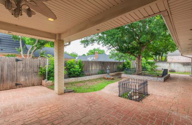 4102 PARAMOUNT Boulevard photos photos