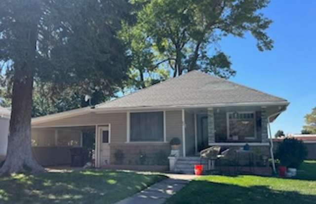 Charming Upstairs apartment - 42 South 400 East, Cedar City, UT 84720