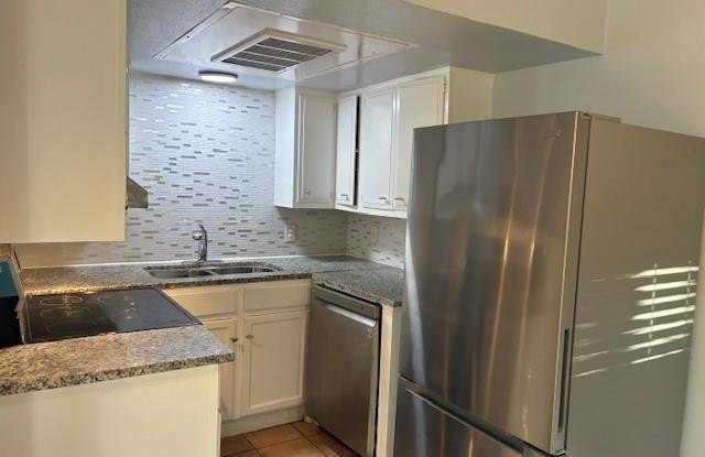 425 S Oak Street - 425 South Oak Street, Arlington, TX 76010 425 S Oak Street - 425 South Oak Street, Arlington, TX 76010