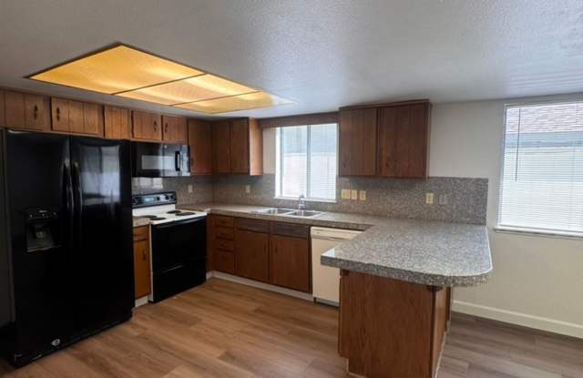 3 Bedroom 2 Bathroom with 2 Car Garage Townhome in Northwest Reno Gallery 3