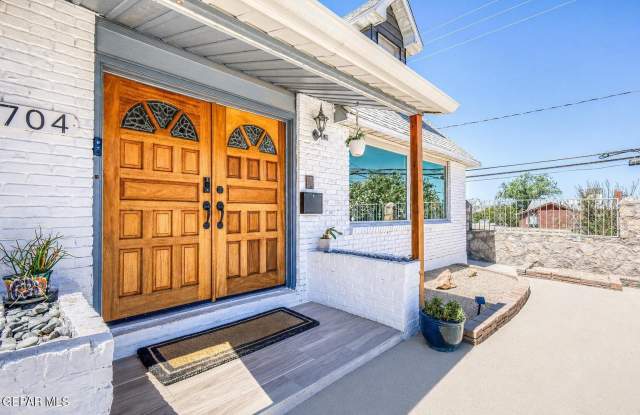704 MCKELLIGON Drive Gallery 1