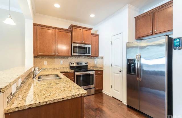 Room in 4 Bedroom Home at Warm Springs Ln Gallery 3