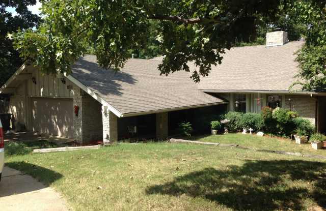 Large 1970's Home In Jenks School District! photos photos