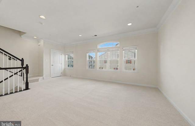 7458 BRUNSON Circle Gallery 4