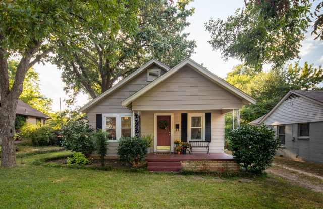 Charming 1930's Cottage Near Bergfeld Center! photos photos