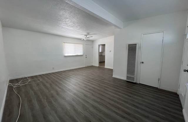 4BD/2BA In La Mirage. Nice Backyard! Gallery 4