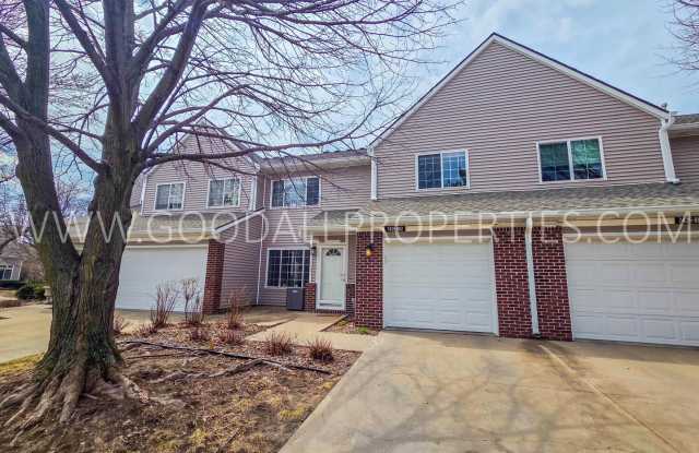 Beautiful 2 bedroom, 2 bath Town house in West Des Moines with 1-car attached garage photos photos