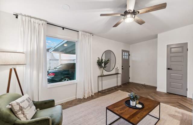 Fully Furnished 3-Bedroom Tempe Home with Private Pool Gallery 4