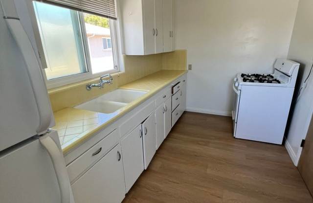 Midtown Ventura - 1 bedroom, 1 bathroom upstairs apartment photos photos