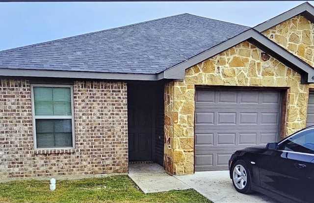 407 W Criner Street photos photos
