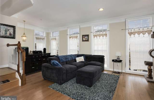 1523 ARTILLERY TERRACE NE Gallery 4