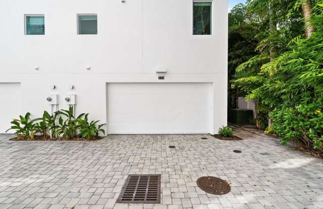 775 NE 4th Avenue photos photos