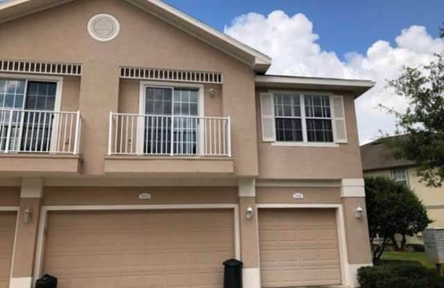 Beautiful 2 bedroom 2 bath townhouse with 1 car garage! Look in Description for the Virtual Tour! - 27610 Pleasure Ride Loop, Wesley Chapel, FL 33544