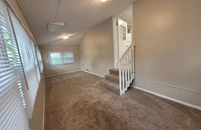 2 Bedroom, 1 Bathroom home with Garage! Gallery 4