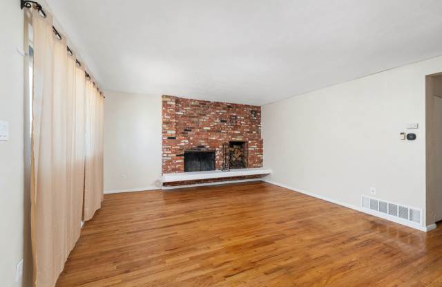 3 Bed 2 Bath Single Home In East County Gallery 4