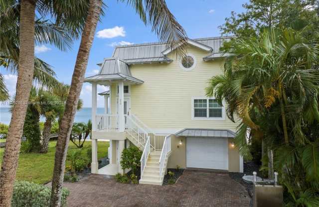 850 INDIAN RIVER DR - 850 Indian River Drive, Sebastian, FL 32958