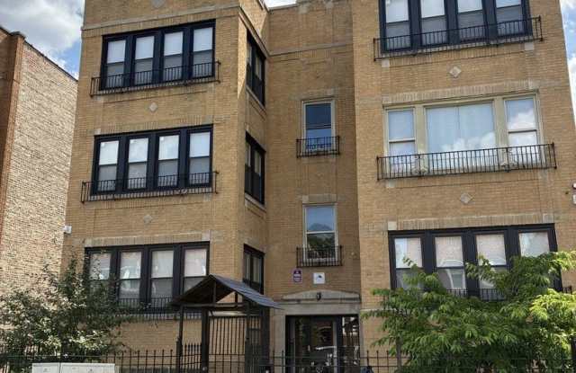 1111 N LeClaire Avenue Gallery 1