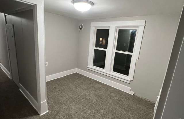 Huge 5 Bedroom House! With garage!!! Freshly updated!!! - 1548 30th Street, Rock Island, IL 61201