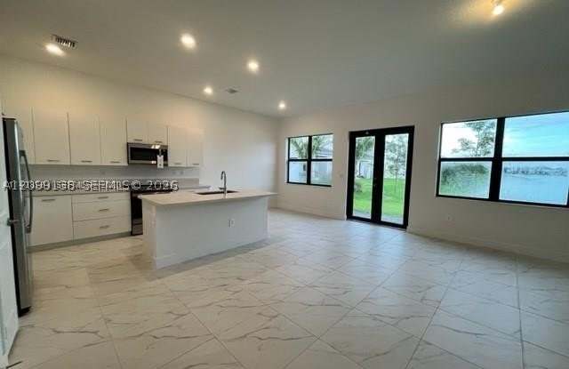 17373 SW 46 st Gallery 3