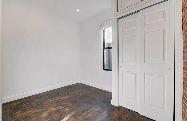 24 Saint Marks Place Gallery 2