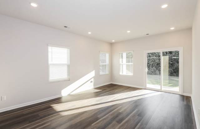$750 Off 1st Month's Rent - 313A Parkington Ln, Ocean Isle Beach! Gallery 3