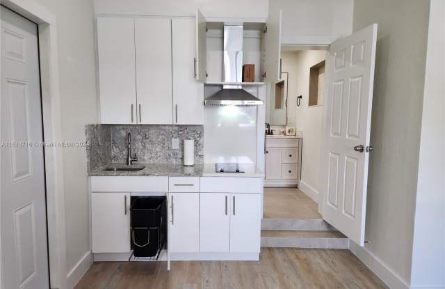 2800 SW 103 PL - 2800 Southwest 103rd Place, University Park, FL 33165