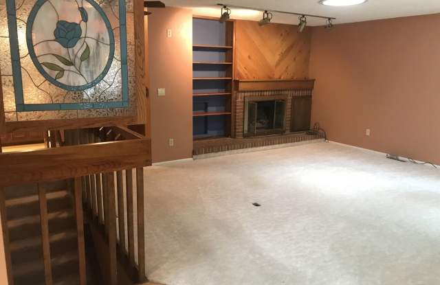142 S Eagle Circle Gallery 3