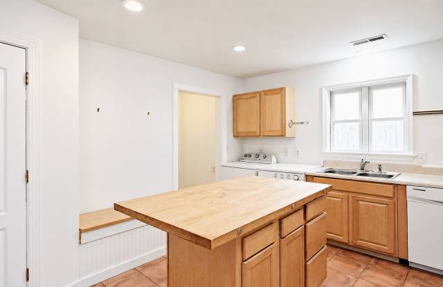 Charming Pet-Friendly Home Near The Dairy Market Gallery 4